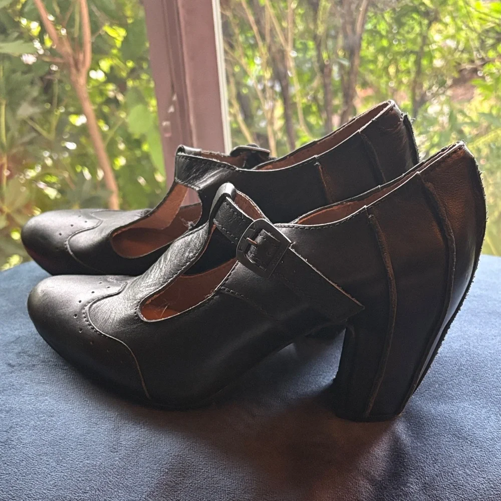 Fly London Acer138 Pumps - Picture 1 of 11